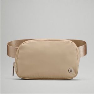 Lululemon Everywhere Belt Bag in Trench - NWT